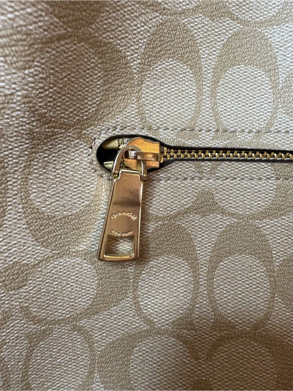 Coach Beige Signature Canvas Shoulder Bag with White Trim and Matching Wallet - Picture 11 of 16